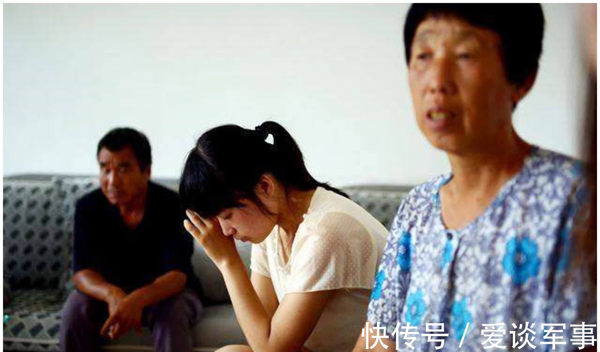 弟弟|“啃女”现象逐渐流行,老人为占便宜装糊涂,女儿不明所以乐呵呵