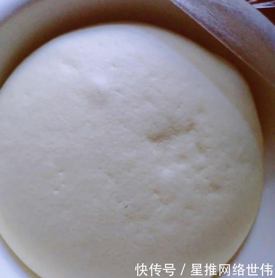 冬天天冷蒸馒头发面慢,教你个小窍门,快速发满盆,省时又省力