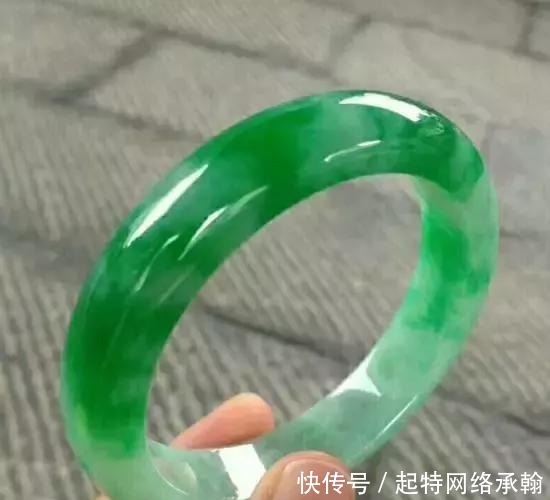 6万买的飘花翡翠手镯,行家却说只值6千,少的这个0哪儿去了?