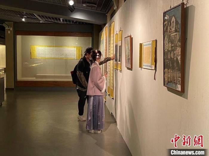 杭州$超百幅少儿书画作品杭州展出：童心童眼绘就共富风景