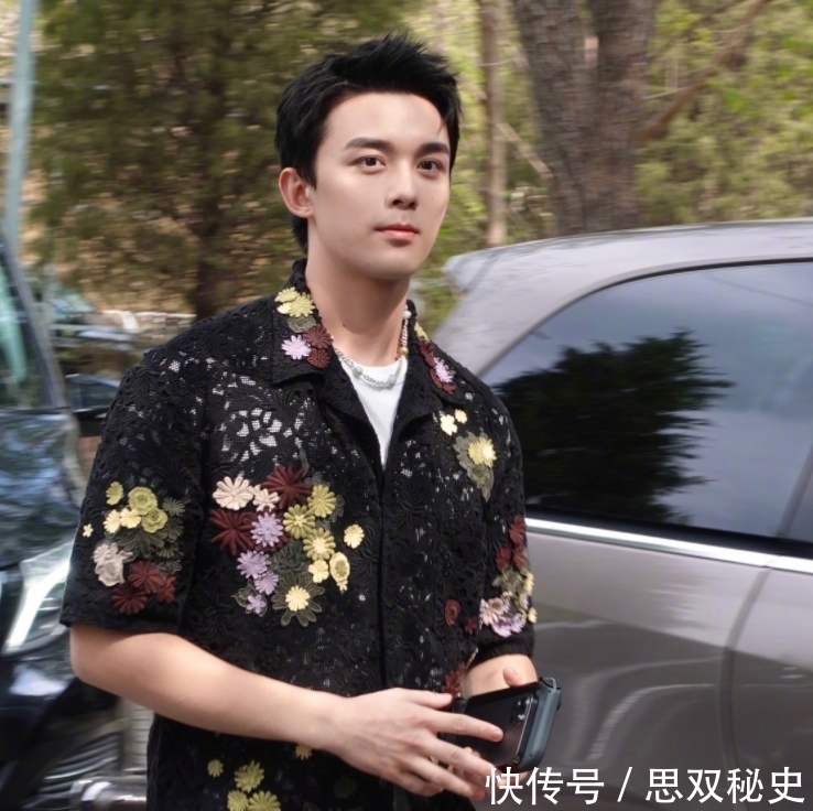 黄明昊 《拜托了冰箱》轰趴海报官宣,路透有赵丽颖吴磊,张彬彬心情大好