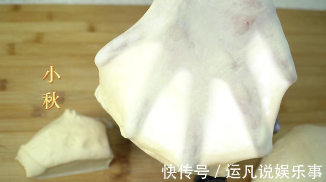 面团|手套膜不要揉了，教你面包店不外传的懒人做法，又薄又有弹性