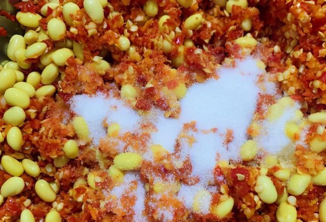 豆浆|黄豆新吃法,不打豆浆不做豆腐,香辣软糯味道佳,上桌家人都爱吃