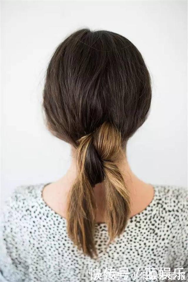 麻花辫|散着头发没精神,想要提升气质,建议把头发扎起来,好看又迷人