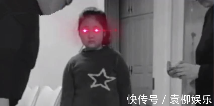 二胎|妹妹不想喝药躺地上打滚耍赖,见到姐姐“秒怂”,网友:死亡凝视