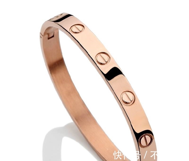 女性 手镯不能随便戴,18岁到50岁的女性,不同年龄段要戴不同的手镯!