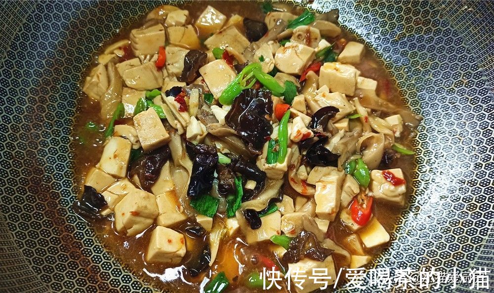 家常溜豆腐这么做，味道鲜美做法简单，比红烧肉还香，特别好吃