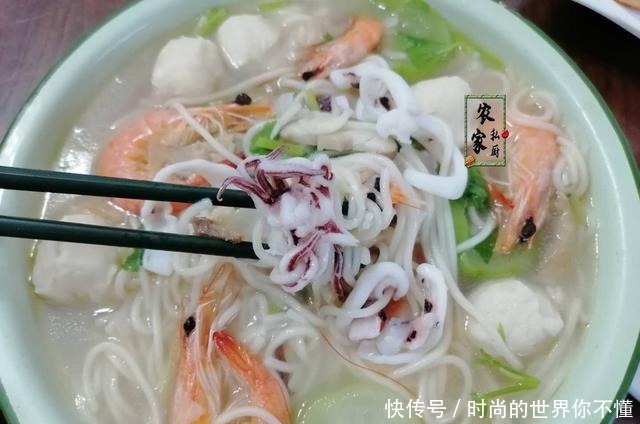 中午到老妈那蹭饭，大碗面一上桌，网友沸腾确定了，绝对是亲妈！