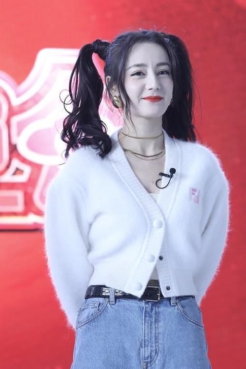 双丸子头|热巴不仅长相让人心动,发型更有一种青春感,这样的女人更完美