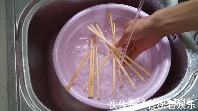 用半个月的筷子就会产生大量细菌,教你正确清洗筷子方法,学学吧