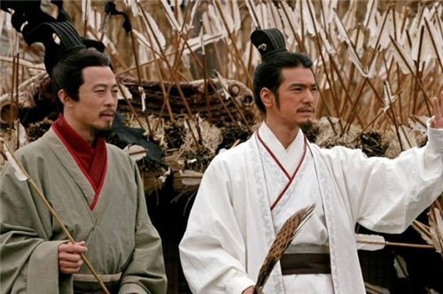 火箭|诸葛亮草船借箭时,为何曹操不放火箭?鲁肃:这才是他的精明之处