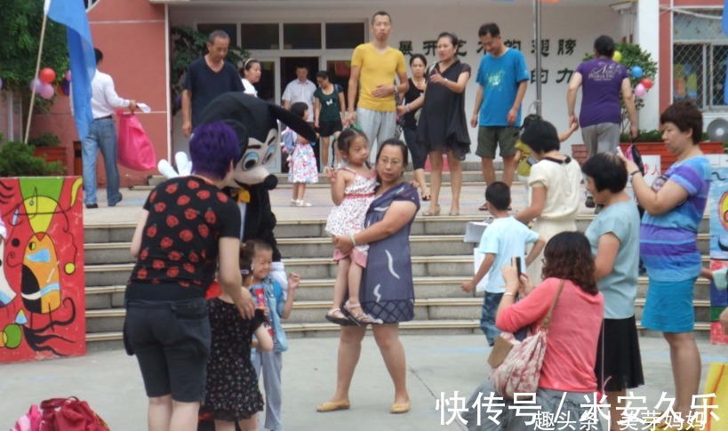 老师|老师把女儿的照片发群里,宝妈心里不是滋味:这是逼孩子退园?