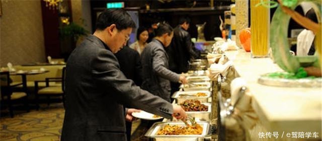 为什么同样是自助餐,午餐比晚餐便宜很多想占便宜的想错了