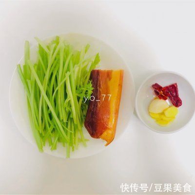  邻居开店月入10万，竟然是全靠腊味年菜腊肉炒芹菜