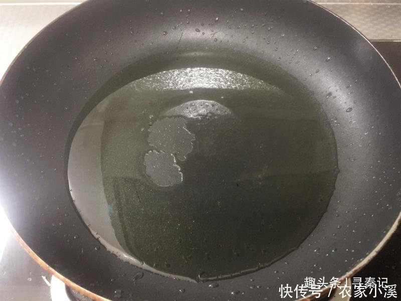  洋葱沫焖茄|焖茄子时，不需要加盐，只要加一勺它，茄子咸淡适宜，爽口又开胃