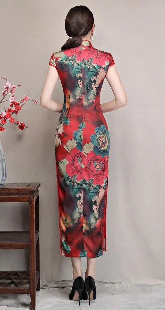 裙衩 这么饱满的身材穿长款旗袍裙还能显得低调吗?