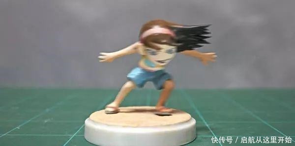 制作者|这位个人手办制作者,本想叫他大佬,但脱口而出竟是“深井冰”