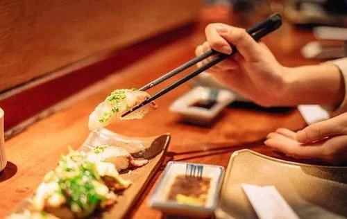 日本人的饮食文化:为什么不能打包,为什么没有汤匙?-为什么