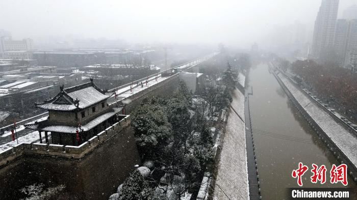 西安|航拍明城墙：雪中西安变长安