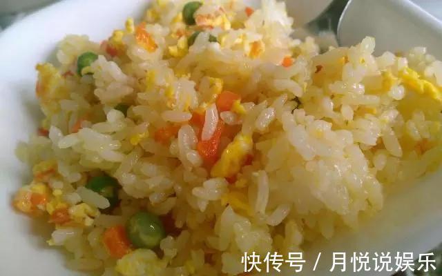 炒蛋炒饭时,万万别直接下油锅,多加这一步,炒饭香脆可口有嚼劲