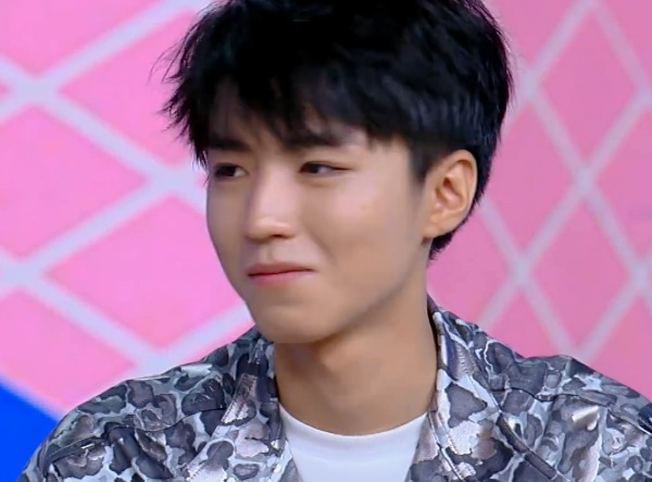 黃曉明私下被排擠大家結(jié)伴而行唯有店長落單，走錯(cuò)餐廳沒人提醒