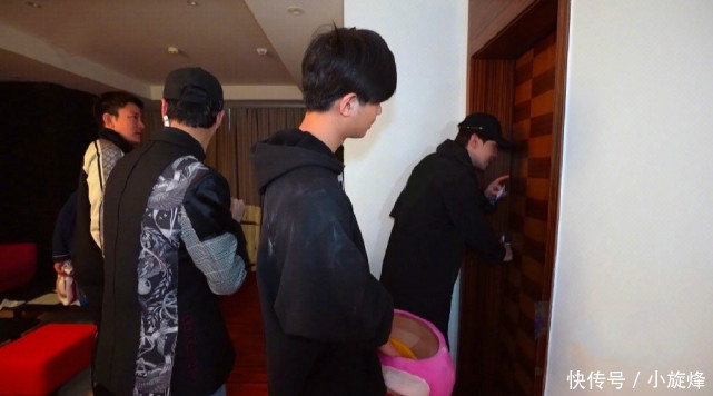 《极限挑战7》首播就被骂惨,游戏方式没底线,恶作剧不是欺负人