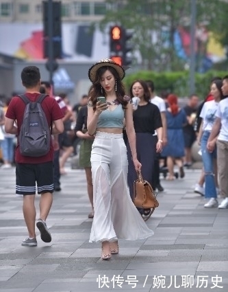 她如此有个性,能被她看上的服装组合,一定非同寻常