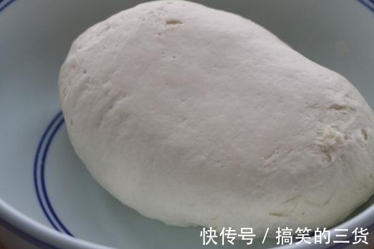 白粥|洋葱别炒着吃，教你解馋新吃法，又鲜又嫩，出锅孩子一口气吃10个