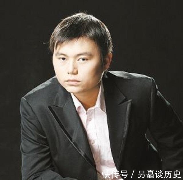 公务员@公务员里最成功的作家:一书封神,3年赚4100万,今成处长