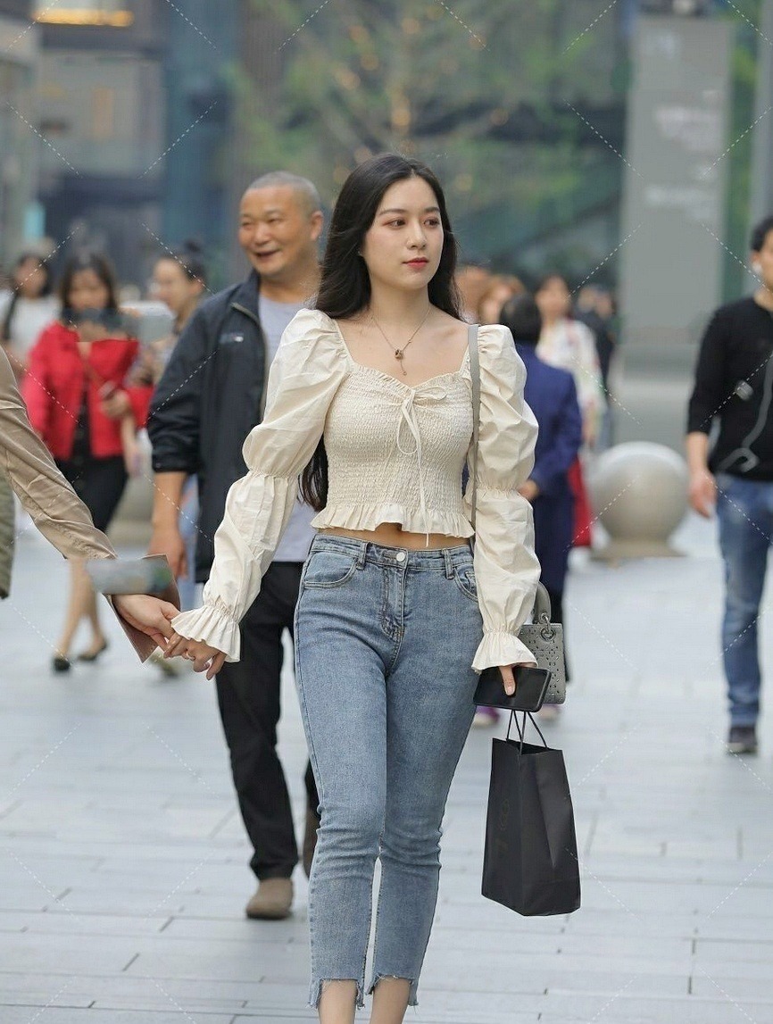 穿衣搭配 成熟风的小姐姐,轻松遮掩“腿粗胯宽”,更有女人味!