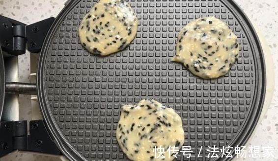 芝麻|平底锅就能搞定的芝麻薄脆饼,做法一看就会,吃一口就上瘾
