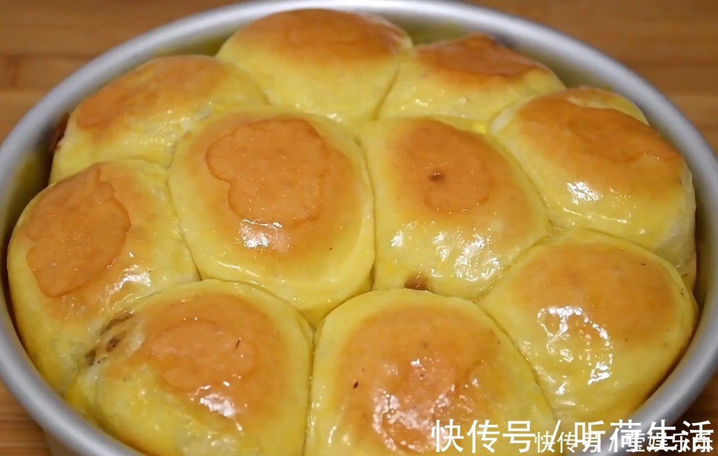 1碗面粉，加4个鸡蛋，不用水，不用烤箱，教你做柔软香甜拉丝面包