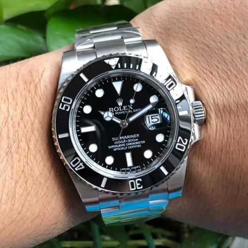 劳力士水鬼名气大，欧米茄海马性价比高，是你你选谁