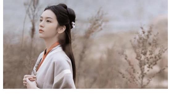 综艺|新晋95后小花,综艺影视样样抓,年轻貌美的周也到底有惹人爱?