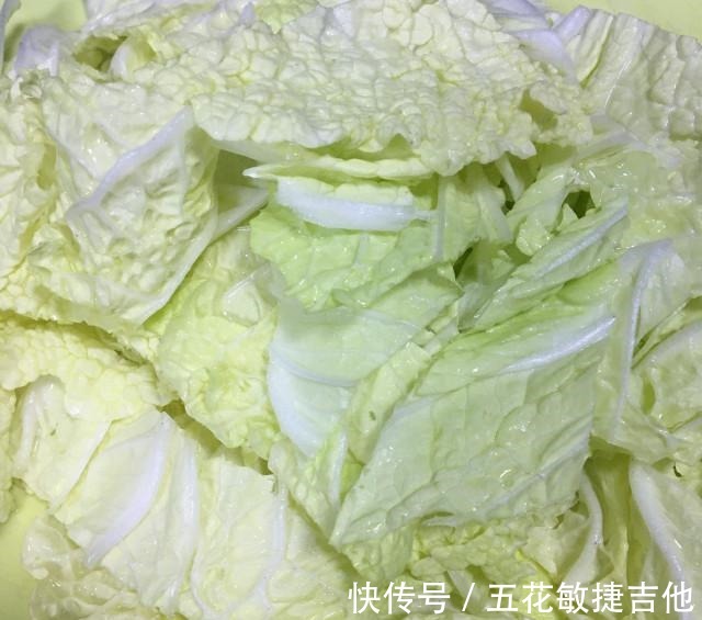 豆豉油渣炒白菜,咸香下饭,简单快手菜~!