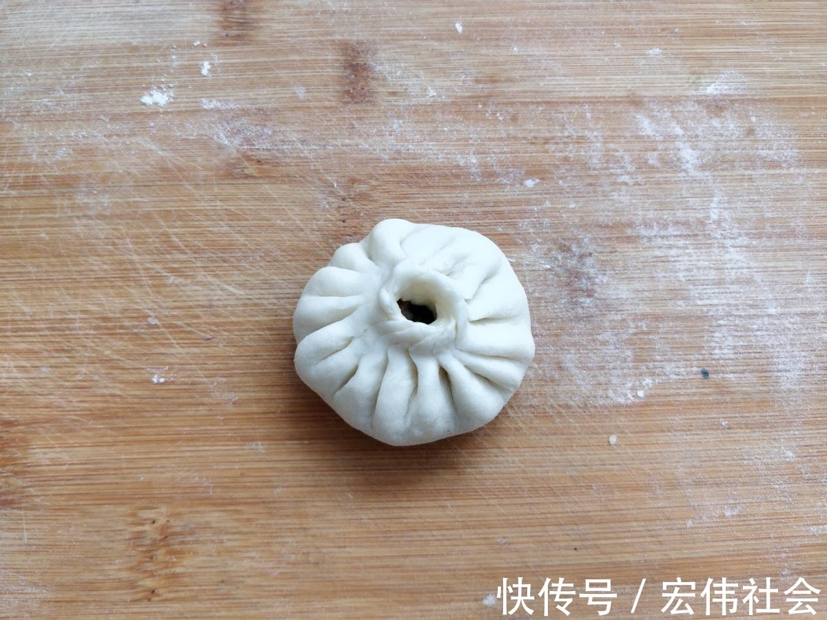 面饼|白菜猪肉水煎包,连吃一盘不过瘾,早餐不用出去吃了