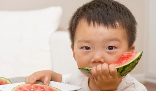 这些事|2岁宝宝有啥发育指标评估?能做到这些事,说明孩子超前发育了