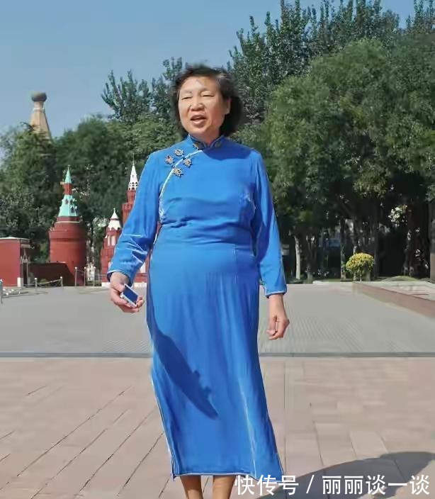 连衣裙 “老年穿搭”谁最强北京大妈土带潮，上海大妈精致时尚，更个性！