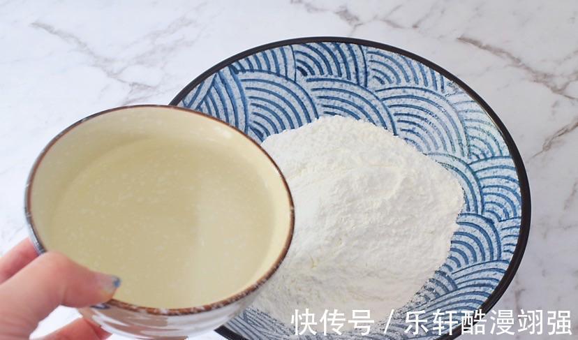 超好吃的糯米红豆饼,很适合当早餐,大人孩子都吃不够