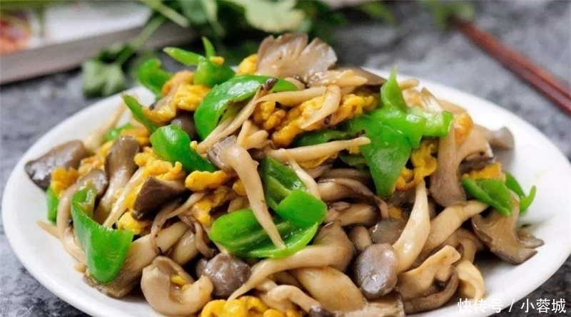 韭菜平菇一起炒,家常美味,好吃很下饭,根本吃不够
