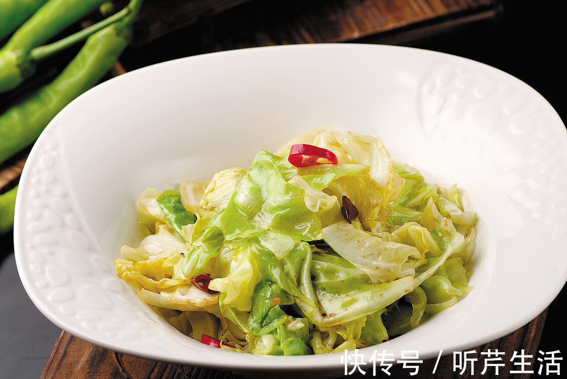 猪油|炒包菜，别再直接下锅了，牢记这1步，包菜更爽脆，颜色更翠绿