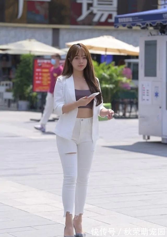 高跟鞋|“沙漏型”身材如何穿?遵循束腰的穿搭原则,一切便迎刃而解!