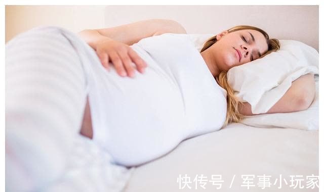 姿势|孕早、中、晚期该怎么睡?不同时期睡姿有变化,及时调整很重要