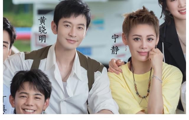 姚安娜|《中餐厅5》定下播出时间！用全员海报官宣阵容，龚俊坐在最边边