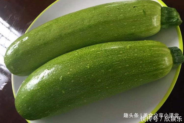 年夜饭必备大菜,西葫芦加上肉馅做成它,锦上添花,讨个好彩头