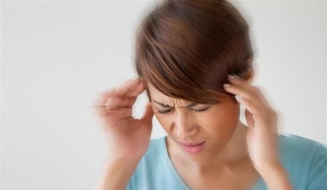 脑出血|医生：身体出现这3个症状，是中风前的最后一次警告，马上呼120