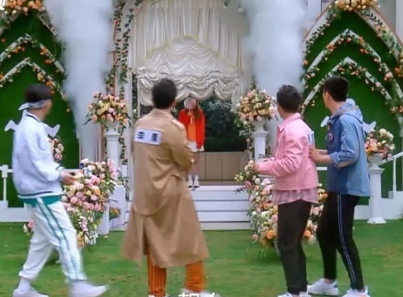 《奔跑吧》5个女嘉宾,前4个出场掌声一片,而宋雨琦遭“退货”