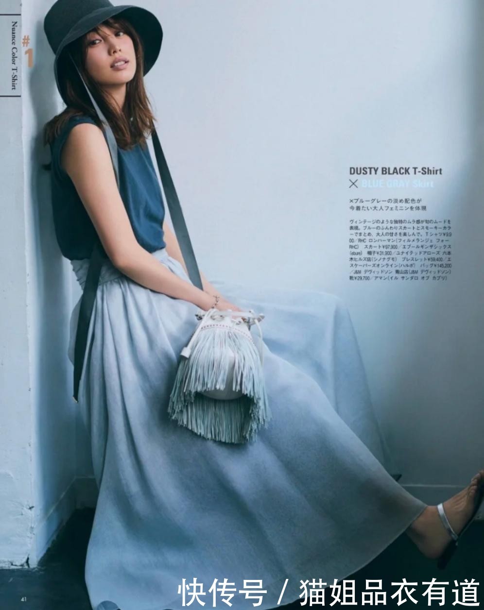 如何穿T恤才更时髦?试试“休闲风+女人味”法则