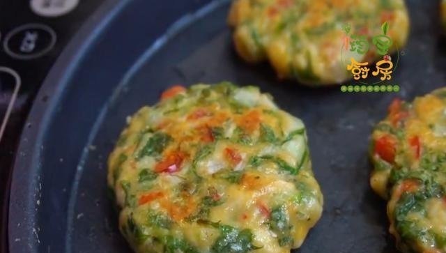 早餐饼这样做,青菜、粗粮加鸡肉,粗粮细做,营养健康,做法简单