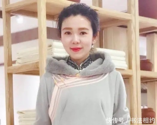 美女@她是将书法写到极致的80后美女书法家,用笔从容淡定,笔法精湛